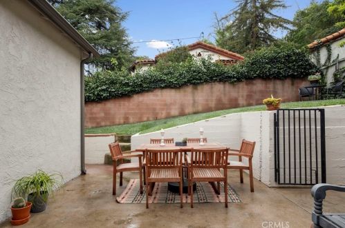 2470 Bywood Dr, Glendale CA  91206-4725 exterior