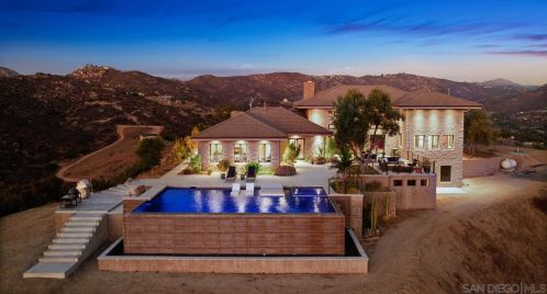 5610 Moorefield Dr, El Cajon, CA 92019-1641