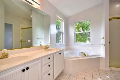 364 Messenger Cir, North Aurora IL  60542-1805 exterior