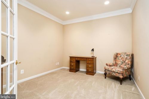 25 Sparrow Dr, Trenton NJ 08690-2464 exterior