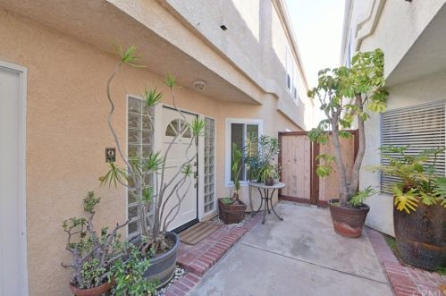 1209 Alabama St, Huntington Beach, CA 92648-3517