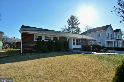 4609 Backlick Rd, Annandale, VA 22003-5829