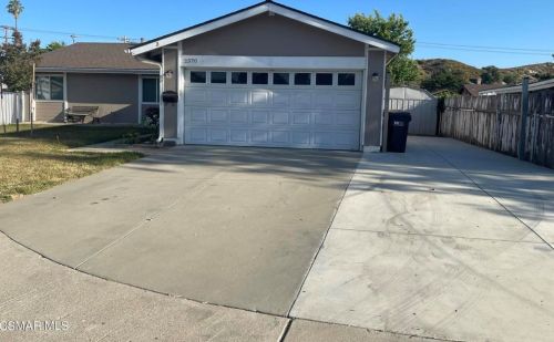 2370 Lansing Pl, Simi Valley, CA 93065-4941