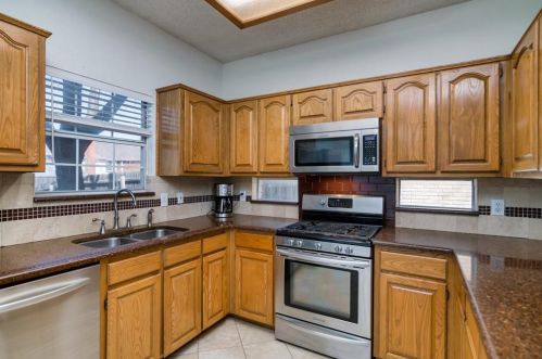 2111 Daniel Way, Carrollton TX 75006-1666 exterior