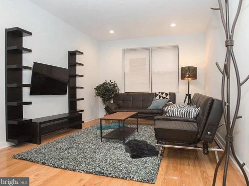 2016 Locust St, Philadelphia, PA 19103-5614