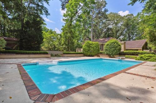 2515 Habersham Rd, Atlanta GA  30305-3566 exterior