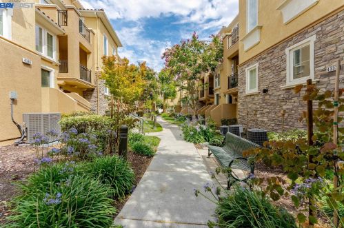 4335 Fitzwilliam St, Pleasanton, CA 94568-4575