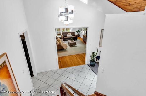 10 Lefferts Ct, Middletown NJ  07748-3031 exterior