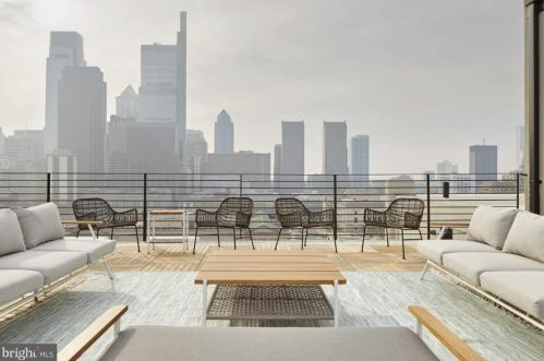 407 20th St, Philadelphia, PA 19146-1406