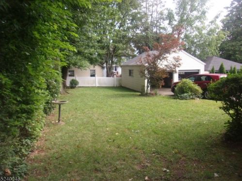 27 Hillside Ave, Teaneck, NJ 07666-4007