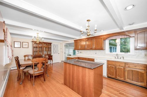 8 Homestead Rd, Pelham, NH 03076-2323