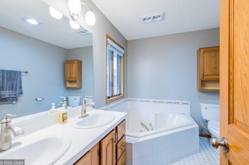 2224 Ariel St, Saint Paul MN  55109-2852 exterior