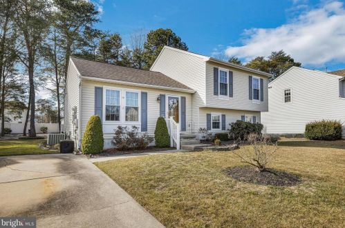 15 Rosalind Cir, Erial, NJ 08081-4703
