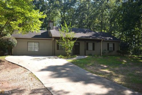 30 Country Woods Dr, Porterdale, GA 30016-4575