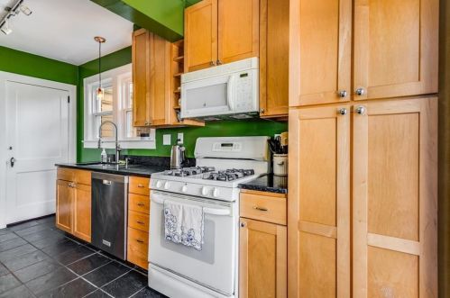 2496 Jefferson Ter, Atlanta GA  30344-2743 exterior