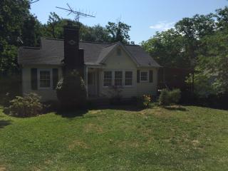 8 Alice St, Greenville SC  29611-4102 exterior