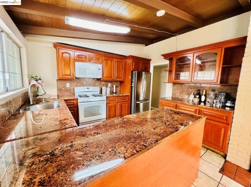 2005 Sarasota Ln, Hayward, CA 94545-4215