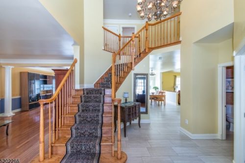 6 Briarhurst Dr, Roxbury Township, NJ 07836-4303