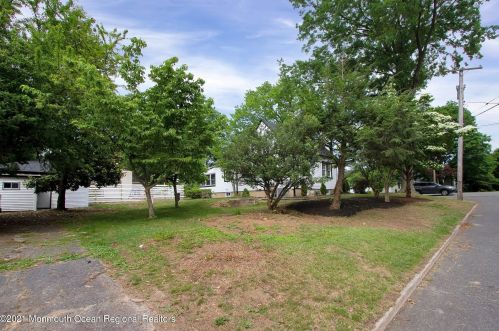 1 Kremer Ave, Tinton Falls NJ  07724-1728 exterior