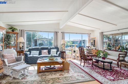 981 Fall River Dr, Hayward, CA 94544-6444