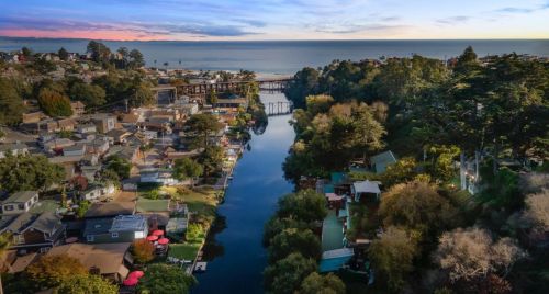 425 Riverview Ave, Capitola, CA 95010-2757