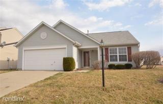 3240 Creekshore Dr, Indianapolis IN  46268-5082 exterior