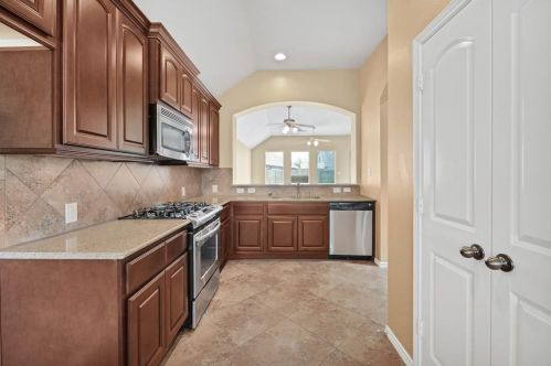 2610 Imperial Crossing Dr, Conroe TX  77385-8309 exterior
