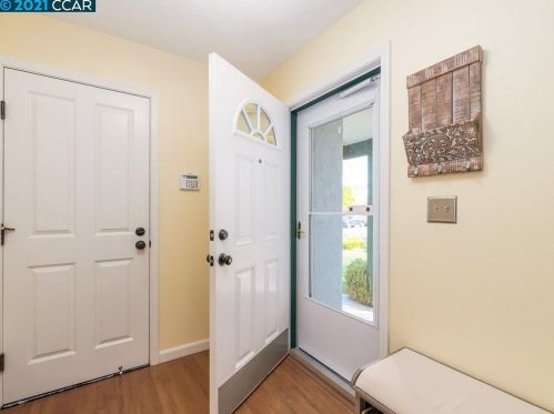 796 Bellflower St, Livermore, CA 94551-1354