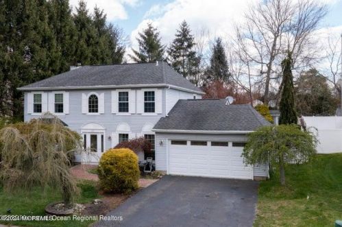 37 Sami Dr, Wall Township, NJ 07731-2913
