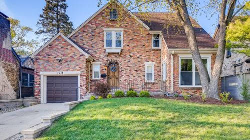 1918 Kennicott Ct, Des Plaines, IL 60018-2232