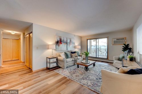 1725 Dellwood Ave, Saint Paul, MN 55113-6206