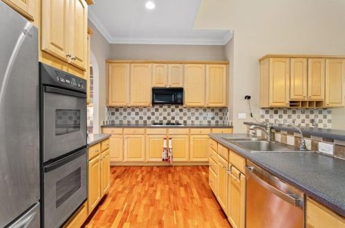3541 Highgrove Way, Atlanta GA  30319-1992 exterior