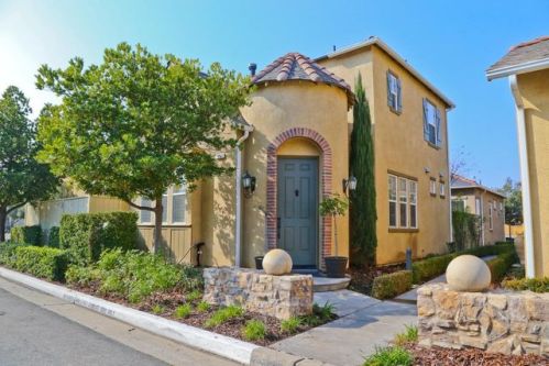 1762 Merlan Ln, Clovis, CA 93619-5038