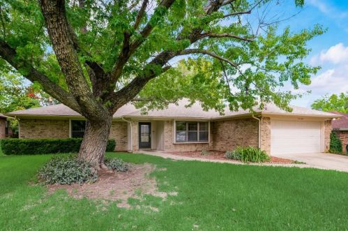 7605 Perkins Dr, Fort Worth, TX 76182-7409