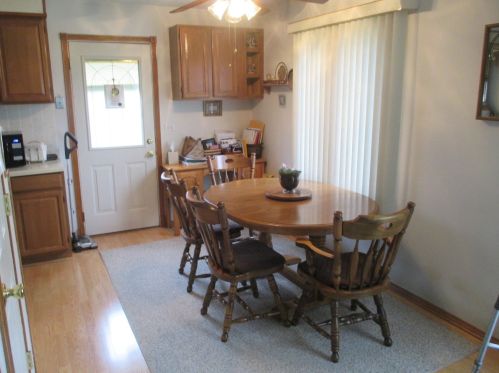 334 Shawnee Dr, Carol Stream IL  60188-1962 exterior