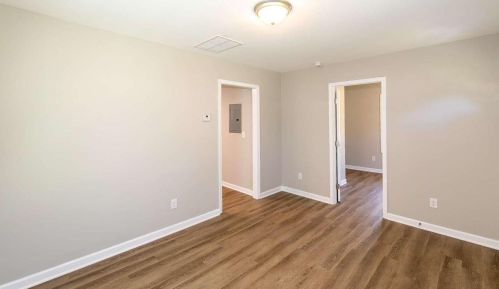 1864 Center Ave, Atlanta GA  30344-4656 exterior