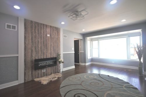7236 Rockwell St, Chicago, IL 60645-3106