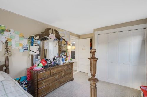 548 Middlefield St, Middletown CT  06457-3553 exterior