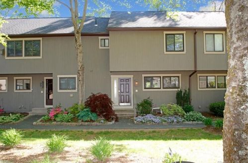 9 Edgehill Ct, Woodbury, CT 06798-3226