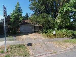 1386 E St, Springfield, OR 97477-4866