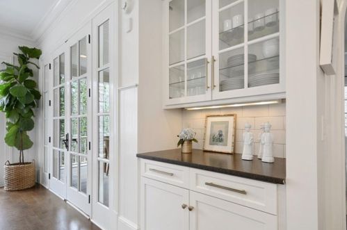 2672 Ellwood Dr, Atlanta GA  30305-3866 exterior