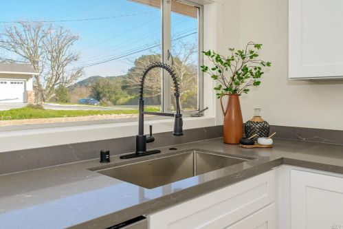 460 Pinewood Dr, San Rafael, CA 94903-1332