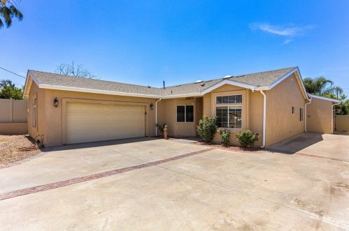 819 9th St, Ramona, CA 92065-2326