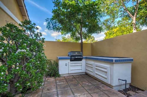 2 Altezza, Irvine CA  92606-8909 exterior