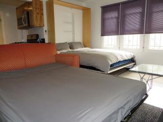 1042 Sanborn Ave, Los Angeles CA  90029-3155 exterior