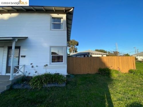 255 Chanslor Ave, Richmond, CA 94801-3434