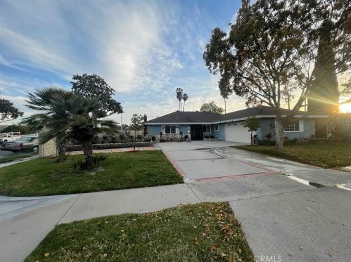 11584 Rosemary Ave, Santa Ana, CA 92708-1817