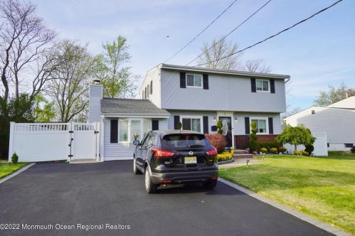 76 Throckmorton Ln, Old Bridge, NJ 08857-2524