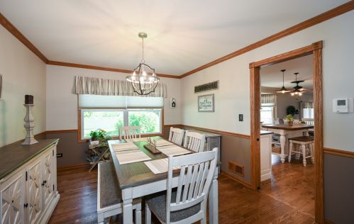 885 Chatham Dr, Carol Stream IL  60188-2979 exterior