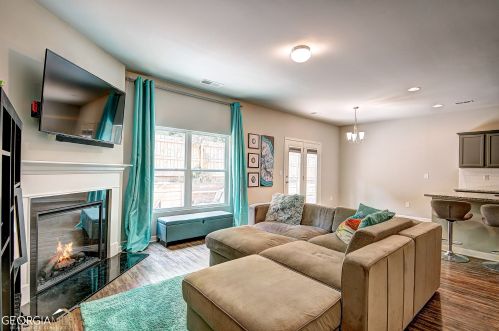 3843 Hempstead Way, Atlanta GA  30331-5268 exterior